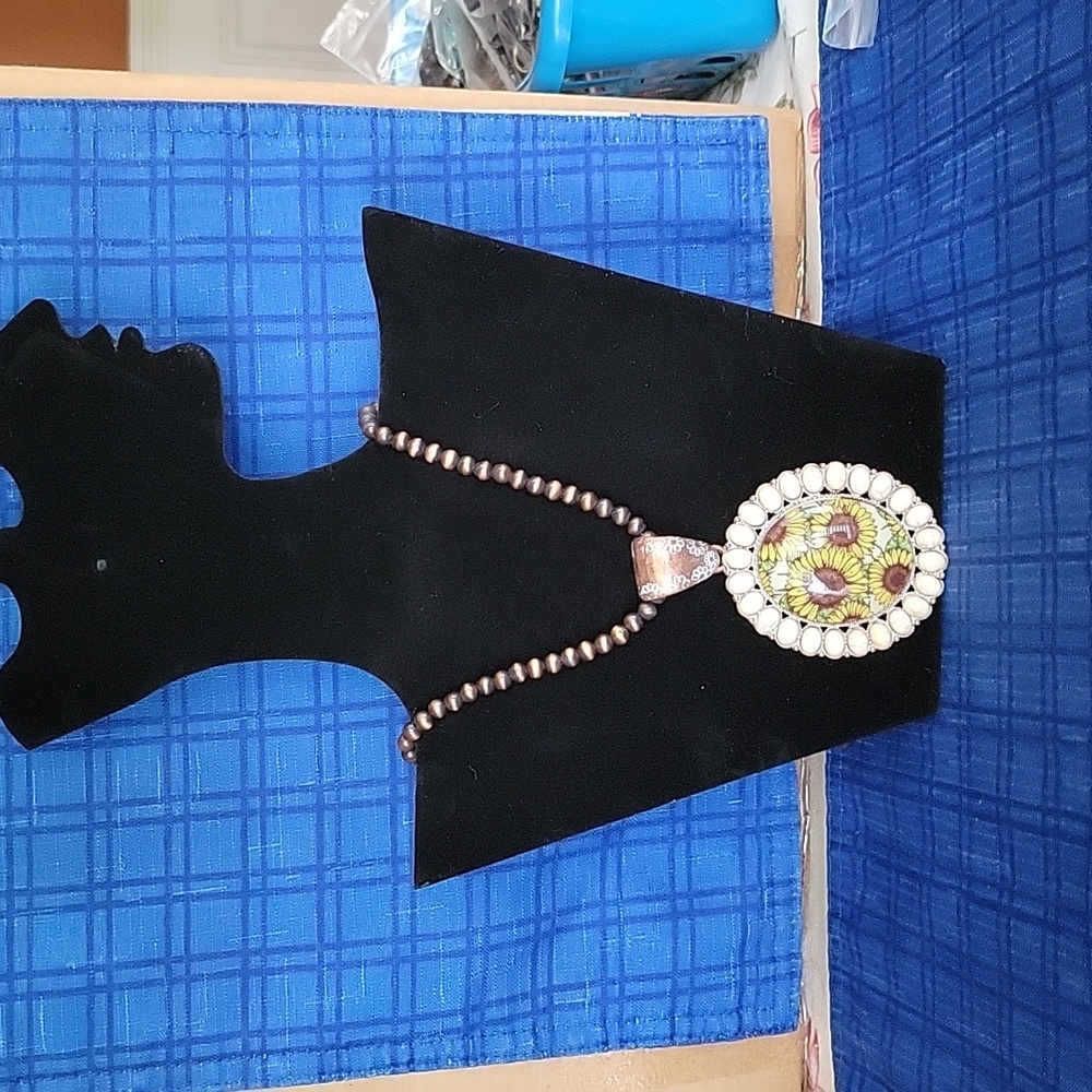 Sunflower necklace - Picture 1 of 5